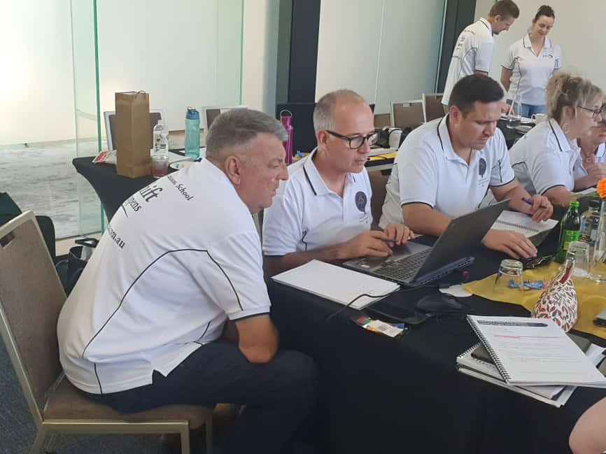 idta students helping each other learn to trade 866px Day Trading Academy Course Graduates